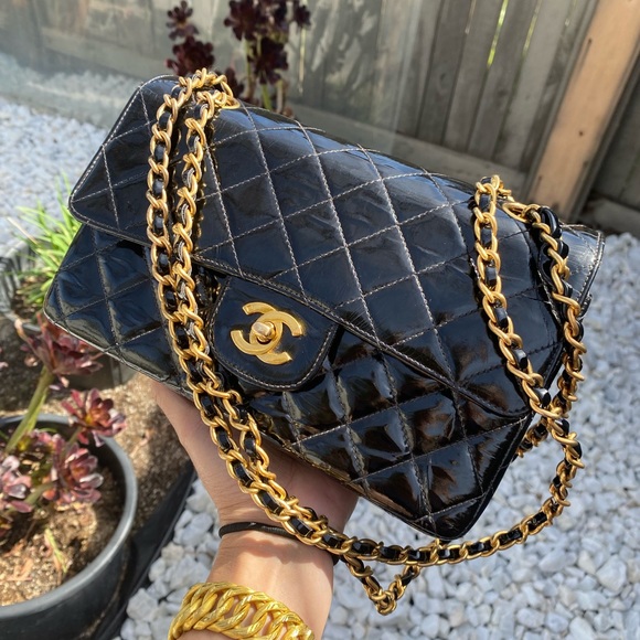 ⭐️BEAUTIFUL⭐️ CHANEL CLASSIC FLAP BAG MEDIUM 9 INCHES🔥 100% Authentic patent - Picture 5 of 17